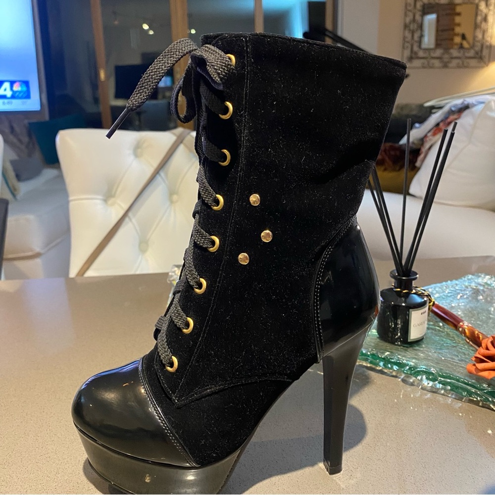 Cool Black Velvet & Patent logo Lace-Up Women's Boots - size 6